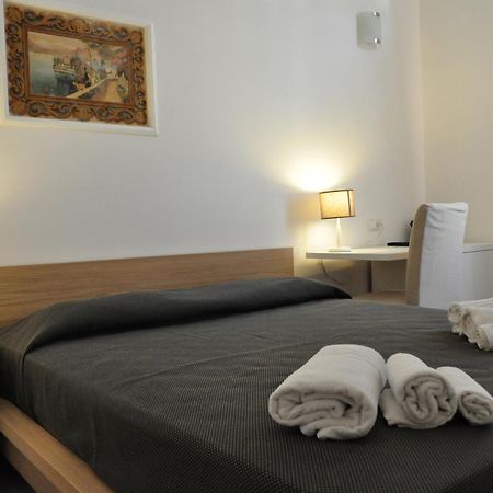 Rooms And Breakfast Zefiro ซานวิโต โลคาโป ภายนอก รูปภาพ