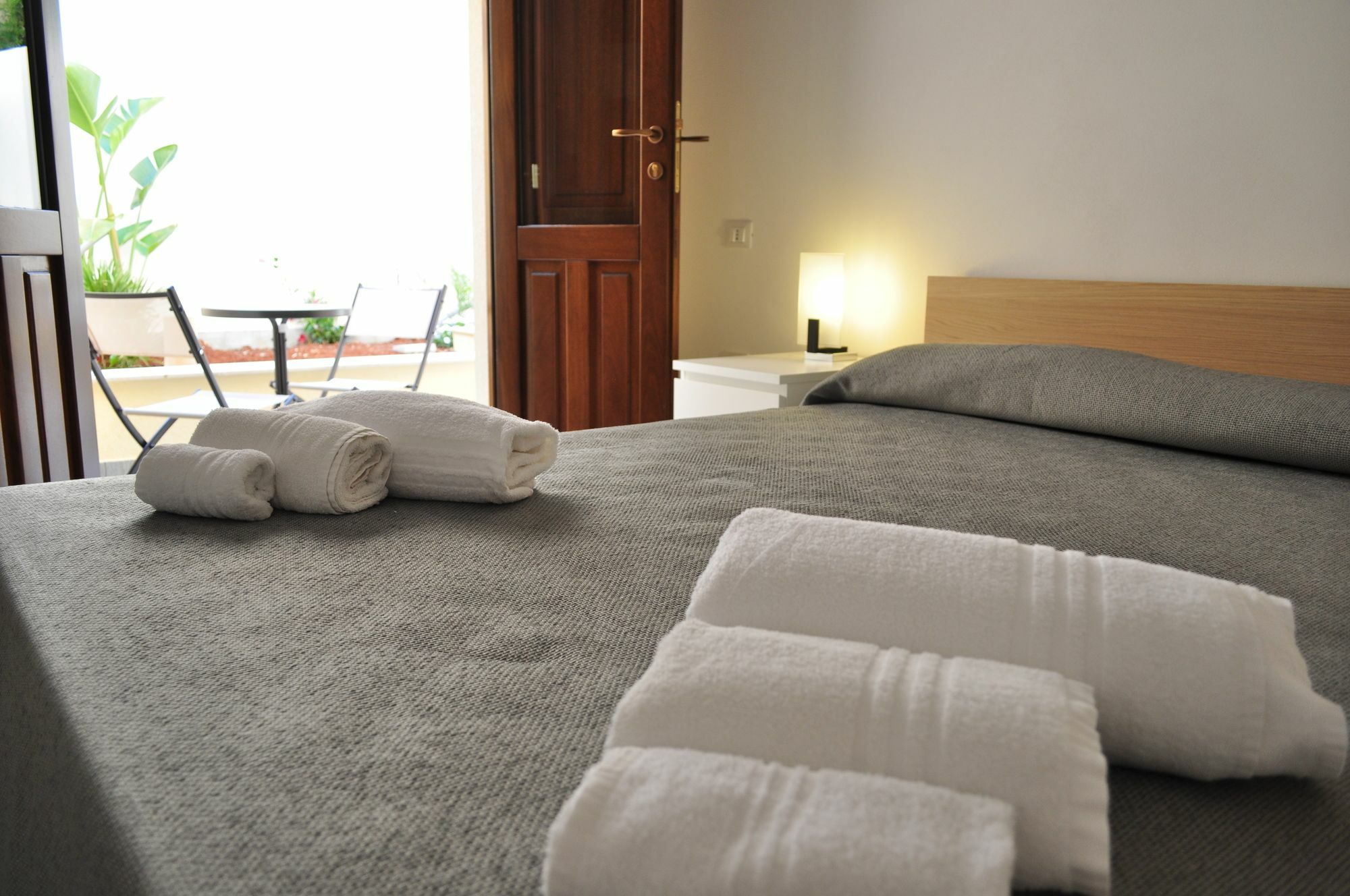 Rooms And Breakfast Zefiro ซานวิโต โลคาโป ภายนอก รูปภาพ